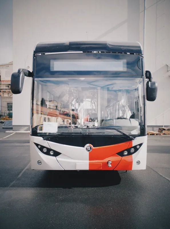 Na zkušební jízdu do ulic Plzně vyjede první elektrobus pro pražský dopravní podnik