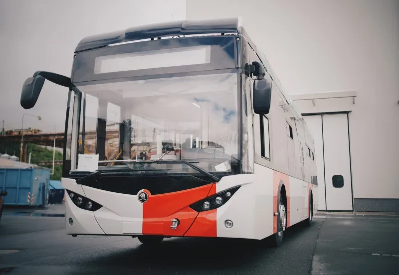 Na zkušební jízdu do ulic Plzně vyjede první elektrobus pro pražský dopravní podnik