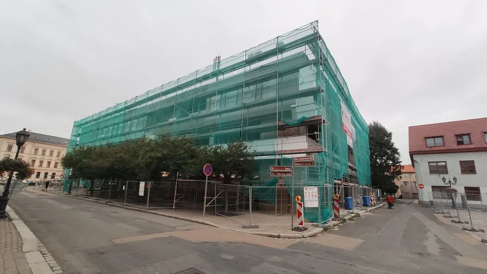 Obchodní dům na historickém náměstí nikdy nezapadal, nyní dostane nový kabát