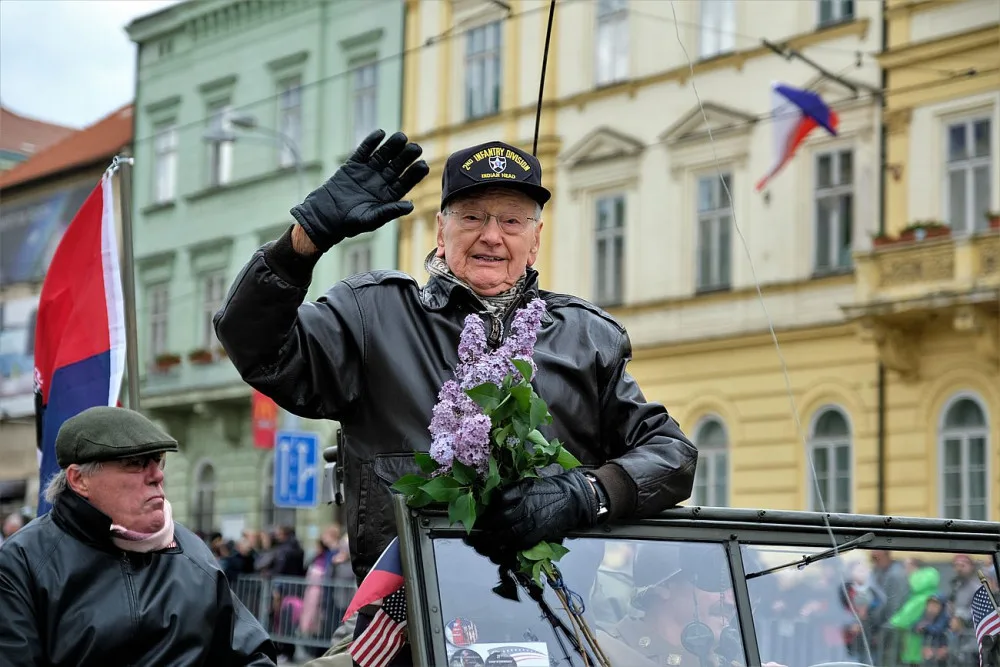 Zemřel Válečný veterán a osvoboditel Plzně Earl Ingram, bylo mu 99 let