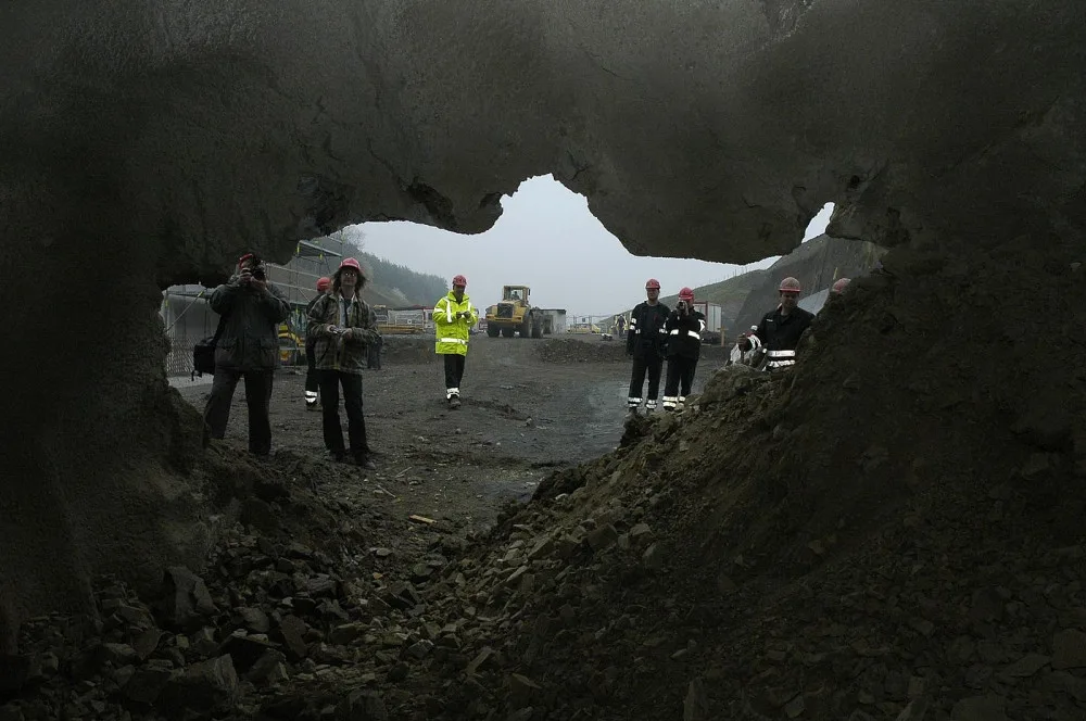 Právě byl proražen tunel Valík