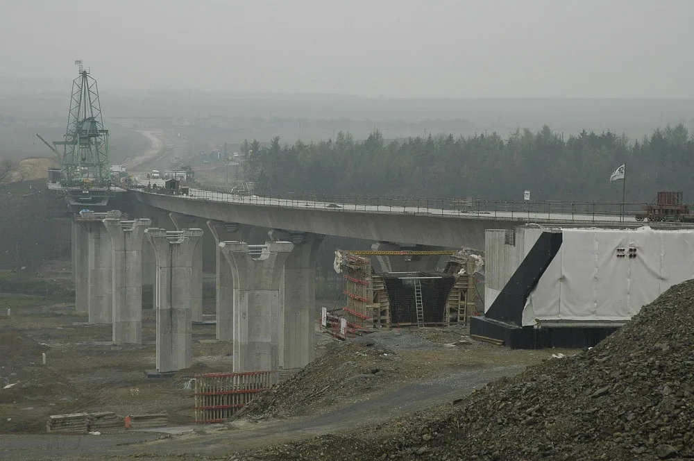 Stavba mostu přes Úhlavu nedaleko od Valíku