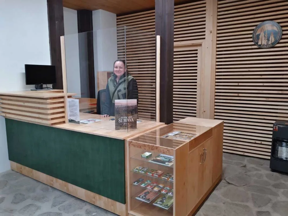 Šumavský Poledník už mohou po rekonstrukci navštívit turisté, jejich počty regulují turnikety
