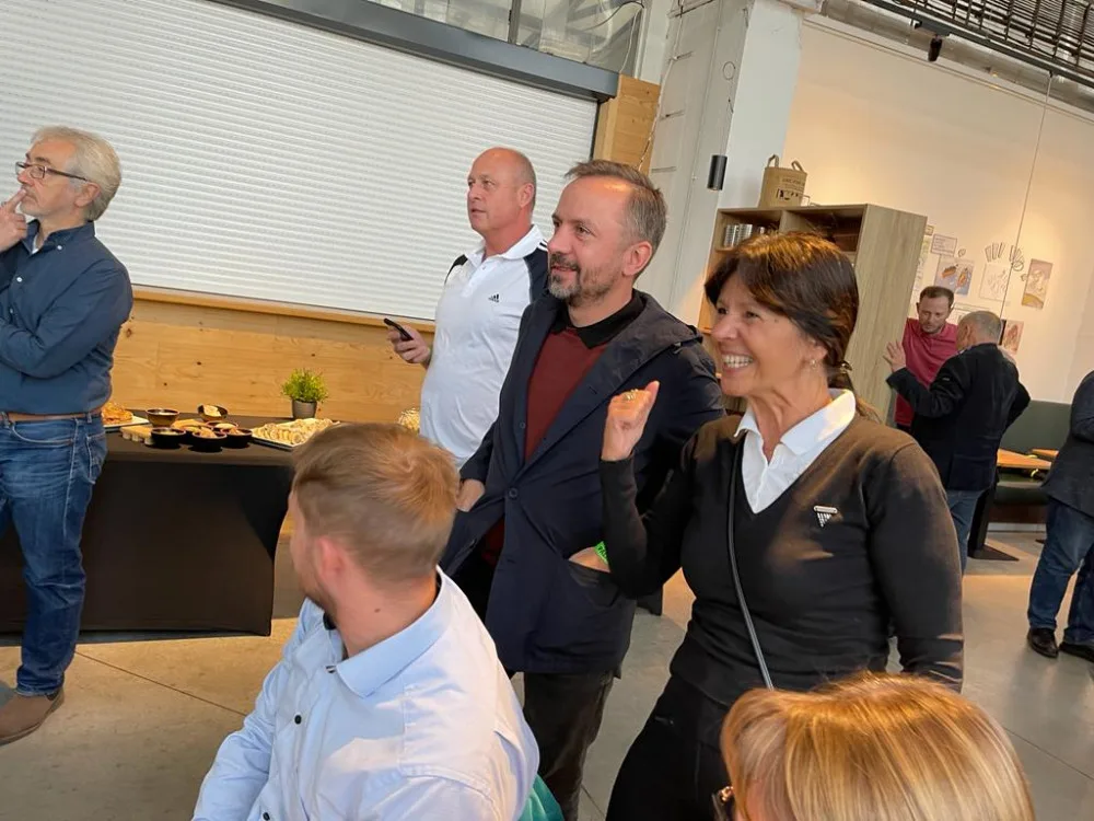 Radost ve volebním štábu koalice SPOLU v Plzni neskrývala hejtmanka Ilona Mauritzová (ODS), vedle dvojka krajské kandidátky Marek Ženíšek (TOP09) a trojka Rudolf Salvetr (ODS)