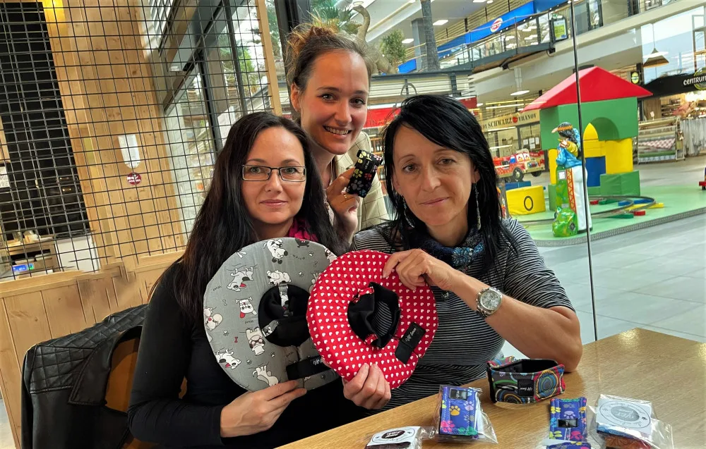 S inovativní veterinární pomůckou pro pejsky přišla trojice Monika Harviláková, Veronika Cholinská a Petra Žaludová
