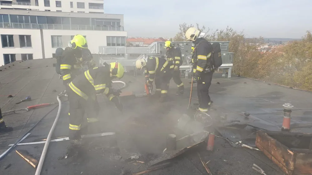 Hořelo na střeše objektu plzeňské fakultní nemocnice na Borech, kde sídlí oddělení dialýzy
