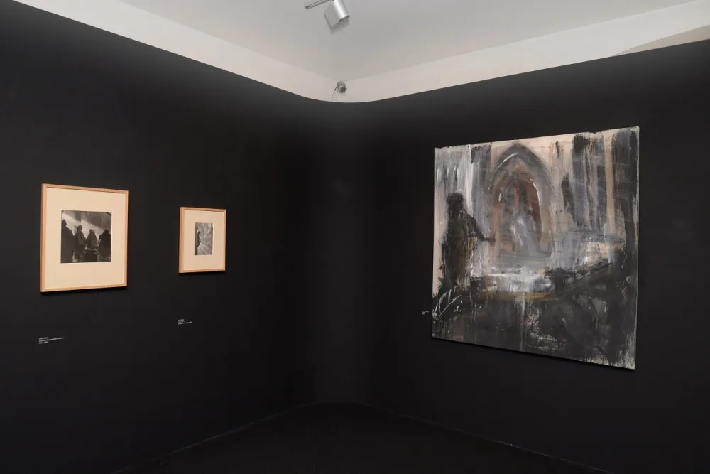 Západočeská galerie vystavuje fotografie J. Sudka a malby J. Špaňhela s tématem chrámu sv. Víta