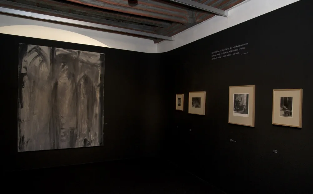Západočeská galerie vystavuje fotografie J. Sudka a malby J. Špaňhela s tématem chrámu sv. Víta