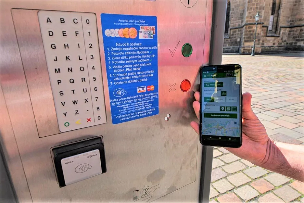 Elektronicky lze v Plzni uhradit parkovné na všech zpoplatněných zónách