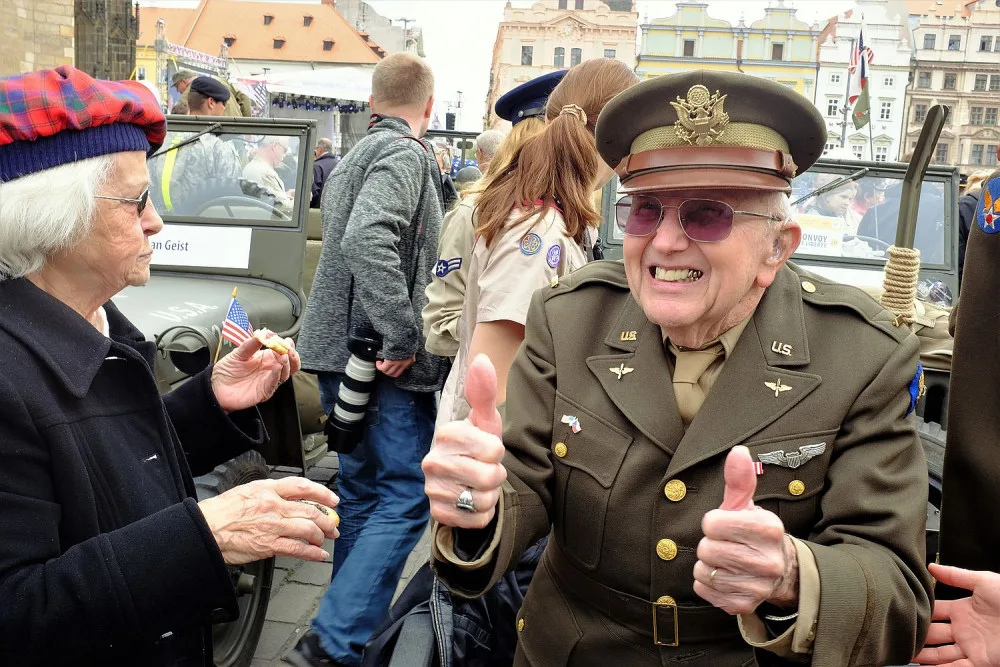 Zemřel americký válečný veterán Marion Kirkham (99), účastník Slavností svobody