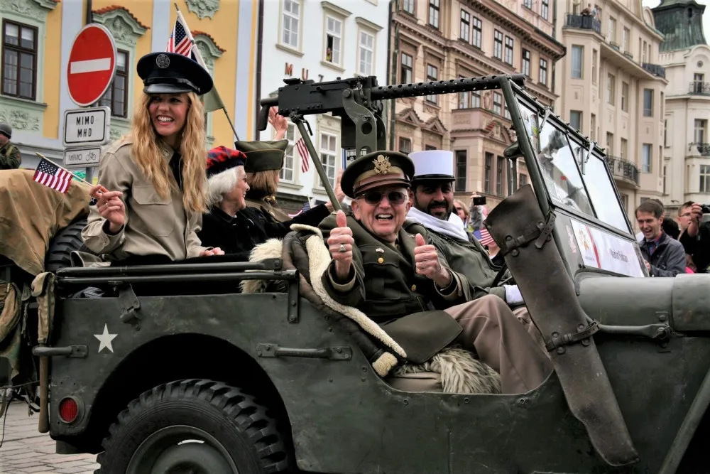 Zemřel americký válečný veterán Marion Kirkham (99), účastník Slavností svobody a bratr stíhače sestřeleného nad Chodskem