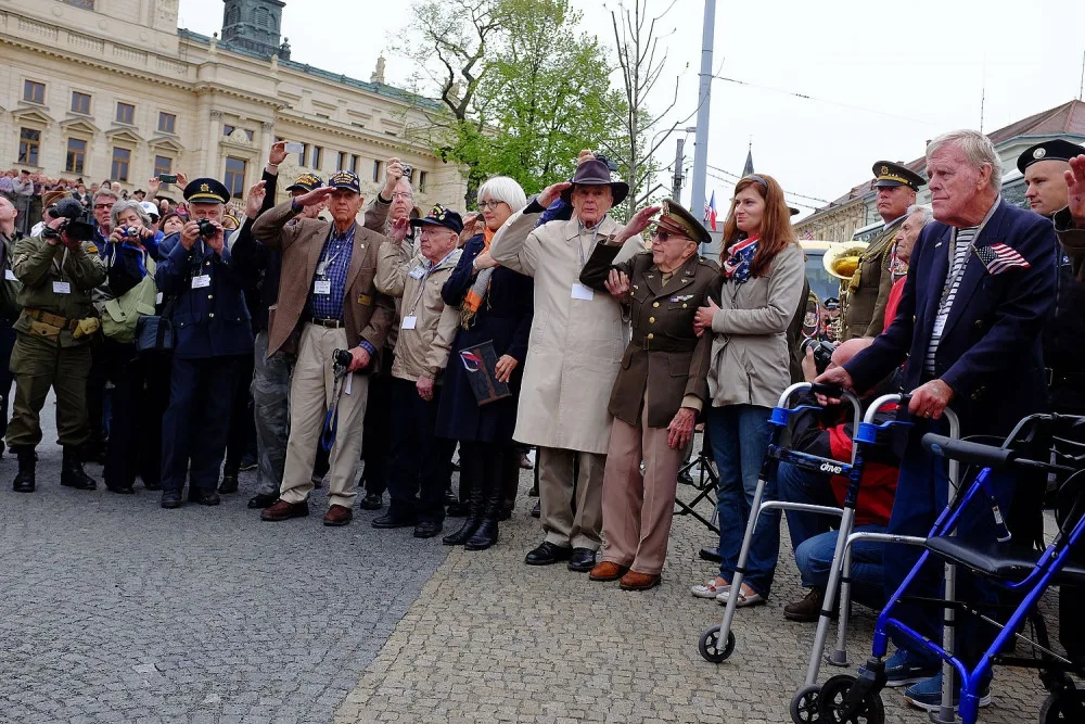 Zemřel americký válečný veterán Marion Kirkham (99), účastník Slavností svobody a bratr stíhače sestřeleného nad Chodskem