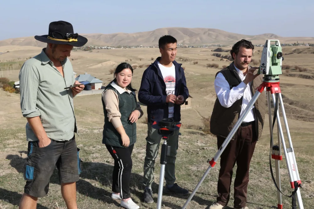 Archeologové z Plzně objevili v Kyrgyzstánu sedm sídlištních pahorků na Hedvábné stezce