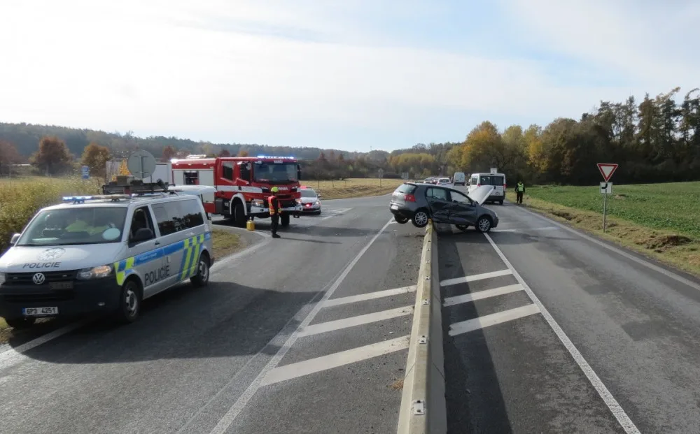 Druhou motoristku uvěznila betonová zábrana