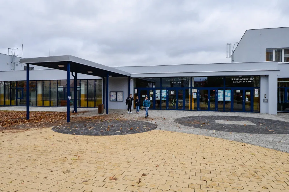 Základní škola se dočkala rekonstrukce za 56 milionů, nová je fasáda, okna i střechy