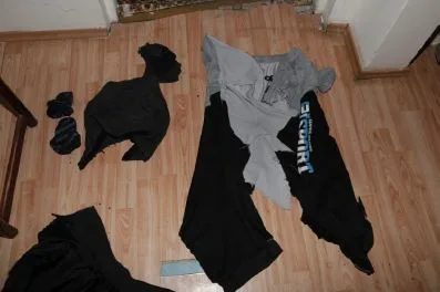 Kriminalisté pátrají po totožnosti neznámého potetovaného muže, zemřel uvnitř plzeňského bytu