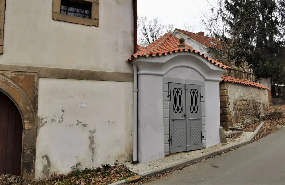 Barokní kaplička v Plzni na Roudné prošla rekonstrukcí, z nenápadné památky je skvost