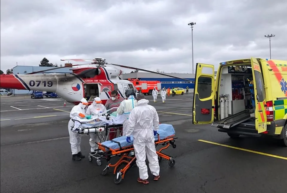 Armáda vyčlenila jeden vrtulník letecké záchranné služby z Líní u Plzně pro transporty pacientů s covidem