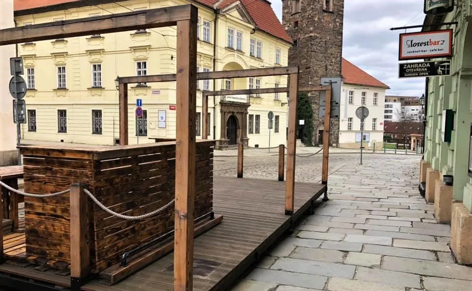 Majitel baru chce podpořit prodejce ze zrušených vánočních trhů, zdarma jim nabízí k využití venkovní předzahrádku