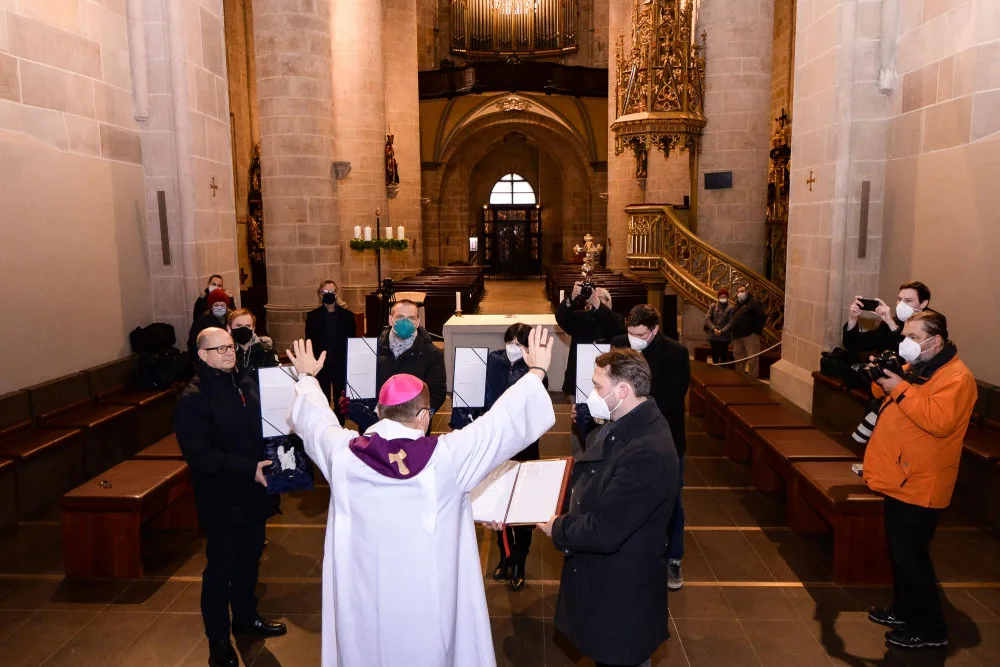 Vzniklo 30 kopií proslulé plzeňské madony, mají přenášet zázračnou moc a poskytovat ochranu