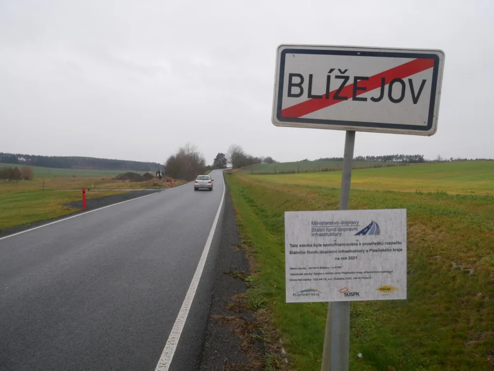 Motoristé se konečně dočkali opravy osmi kilometrů zdevastovaných silnic na Domažlicku