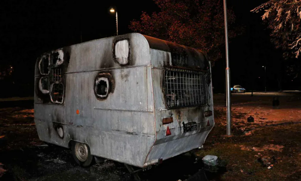 Karavan požár zcela zničil