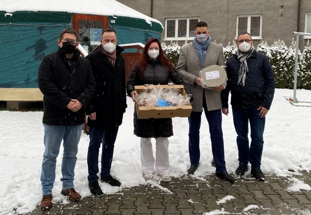 Část zboží ze zrušených Adventních trhů v Plzni se dostala jako dar do sociálních zařízení