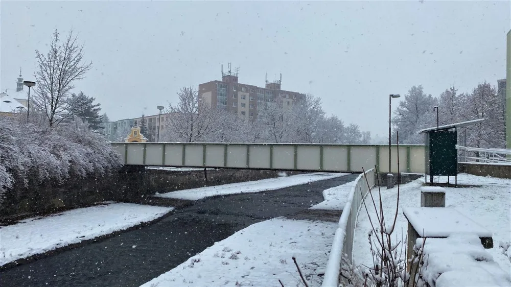 Mostovka je v havarijním stavu, přes frekventovanou lávku v Rokycanech už lidé nepřejdou