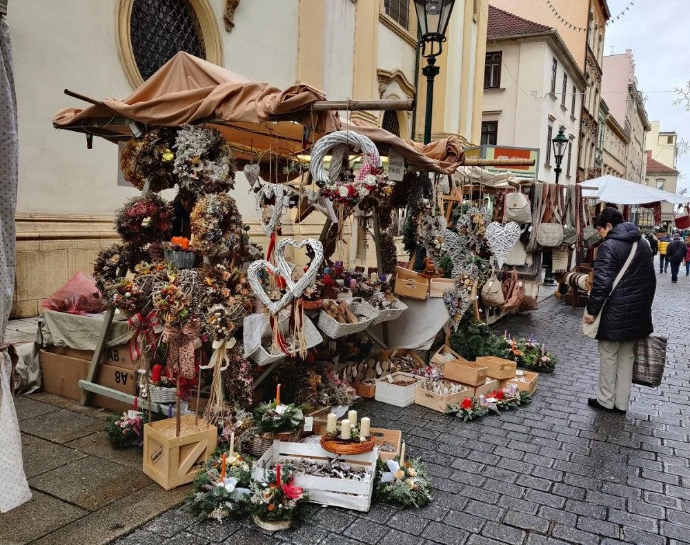 Částečně nám to zachrání živobytí, radují se trhovci, kteří směli otevřít své stánky U Branky