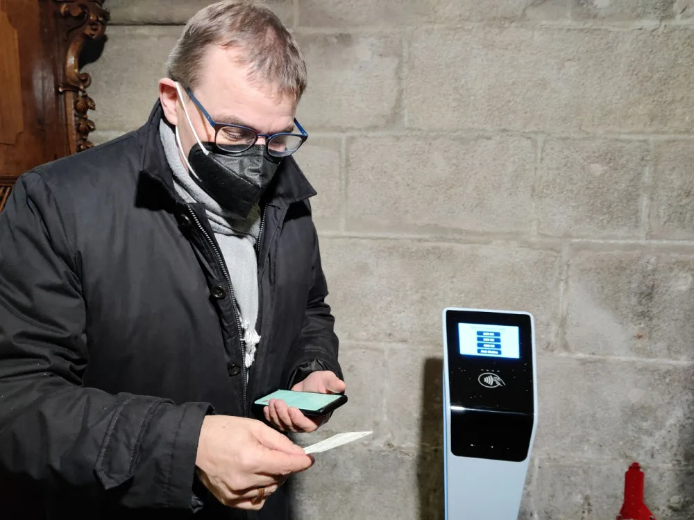 Jako první terminál otestoval plzeňský biskup Tomáš Holub