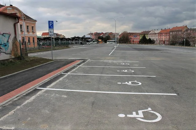 Parkovací závorové systémy se nově objeví i na parkovací ploše pod autobusovým nádražím v ulici Kotkova