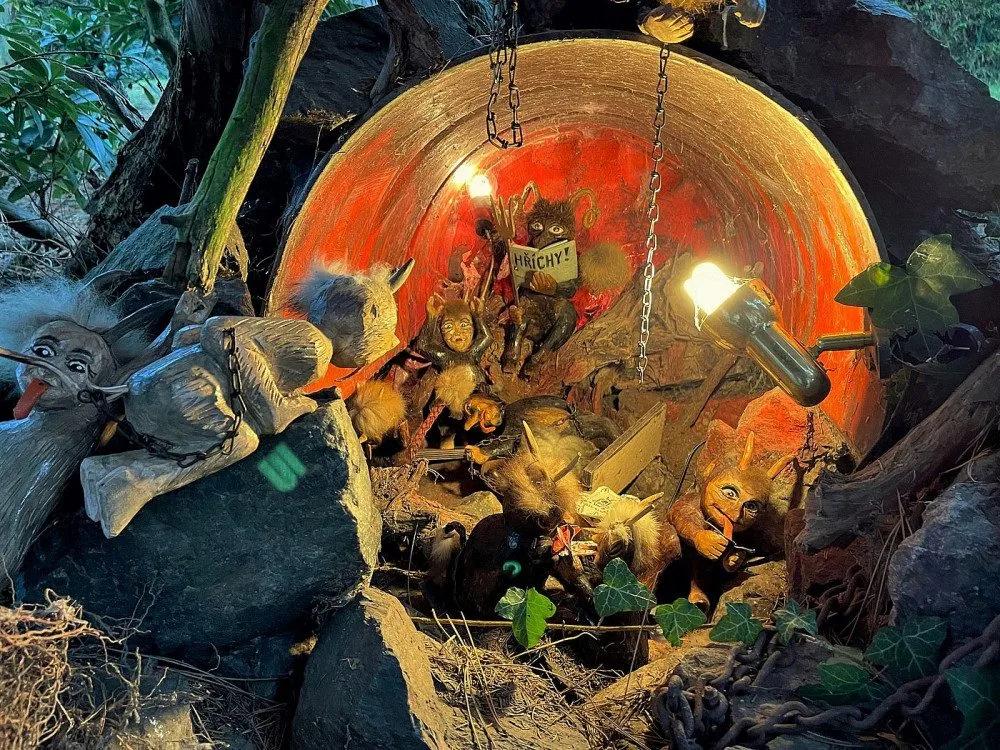 V Příchovicích je hned vedle betlému peklo