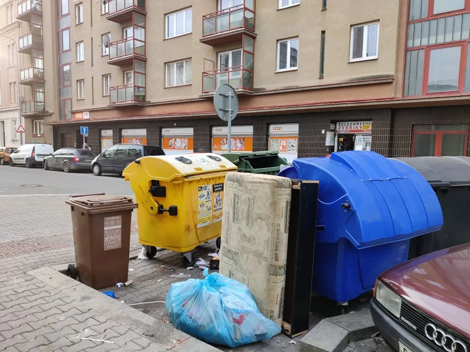 Tento nepořádek jsme naznamenali 23. prosince