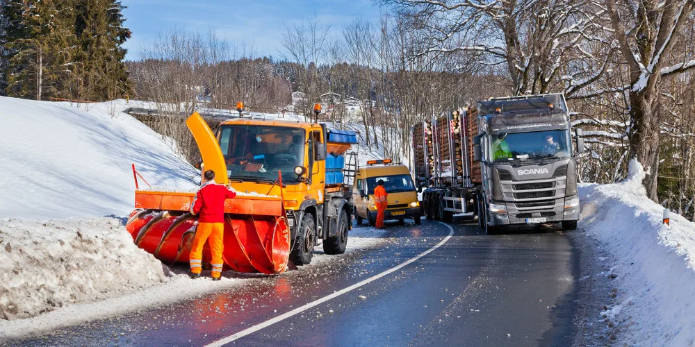 Krajští silničáři zajišťují v Plzeňském kraji zimní údržbu na 5032 kilometrech silnic se 123 sypači