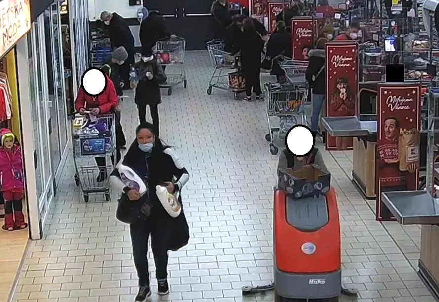 Policie pátrá po totožnosti ženy na snímku z bezpečnostní kamery v souvislosti s objasňováním trestné činnosti