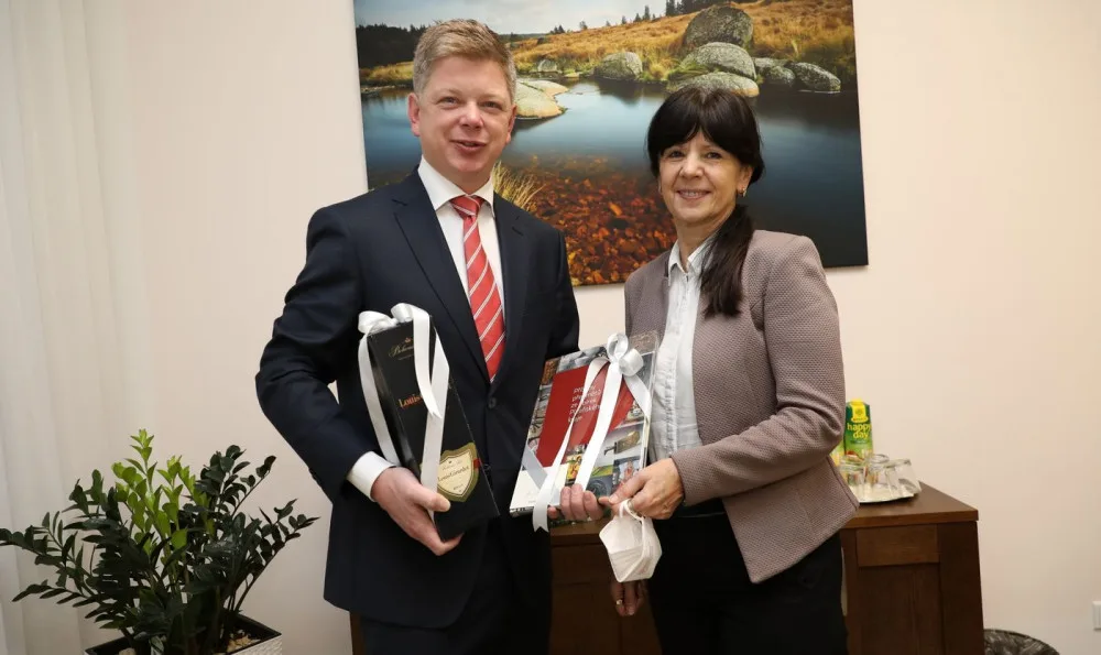 Nového primátora Plzně Pavla Šindeláře přijala hejtmanka Plzeňského kraje Ilona Mauritzová