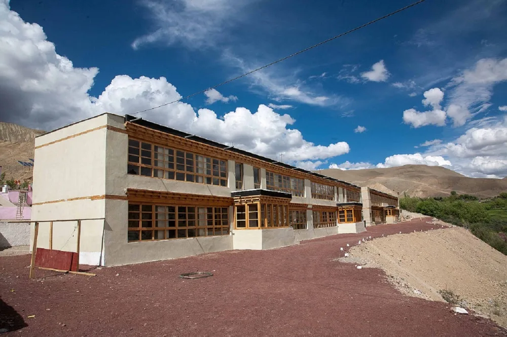 Vyřazené počítače z majetku města Plzně míří do Malého Tibetu. Češi tam v Himalájích staví školu