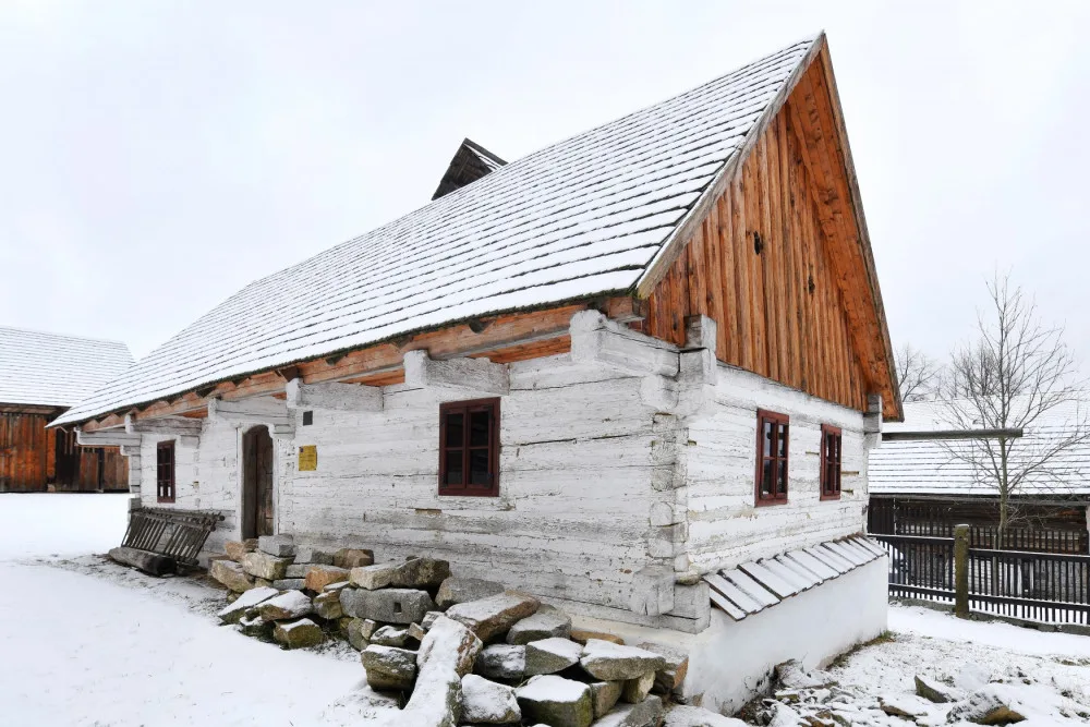 Ve skanzenu v Chanovicích je 20 objektů lidové architektury z Pošumaví