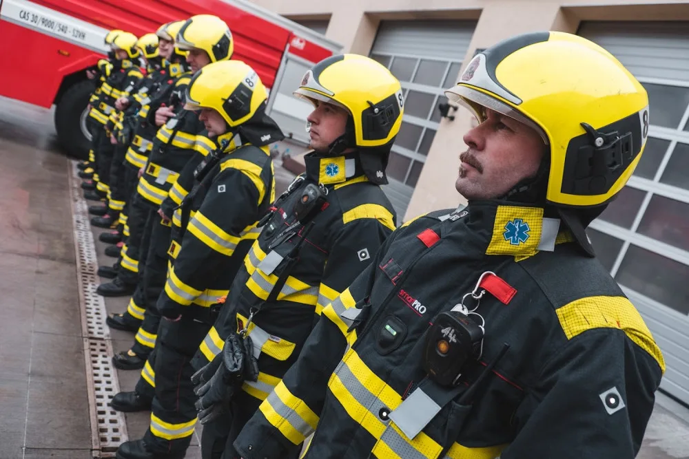 Profesionální hasiči testují chytré zásahové obleky vyvinuté plzeňskými vědci