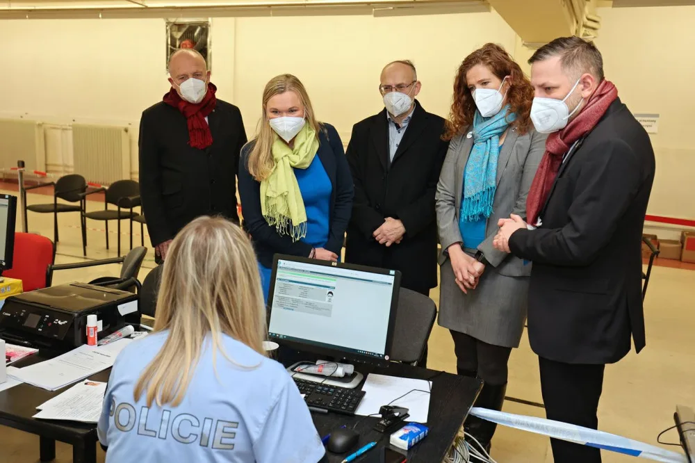 Centrum pomoci Ukrajině v Plzni navštívila zástupkyně amerického velvyslance v ČR Jennifer Bachusová