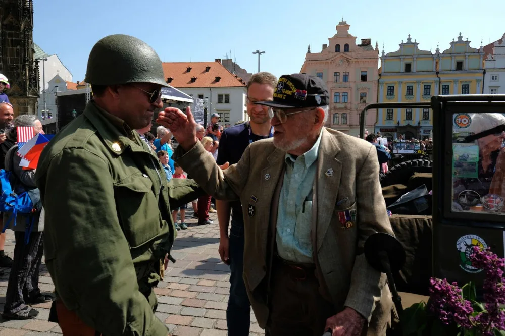Ve věku nedožitých 97 let zemřel americký veterán James Duncan, osvoboditel Domažlic a Plzně