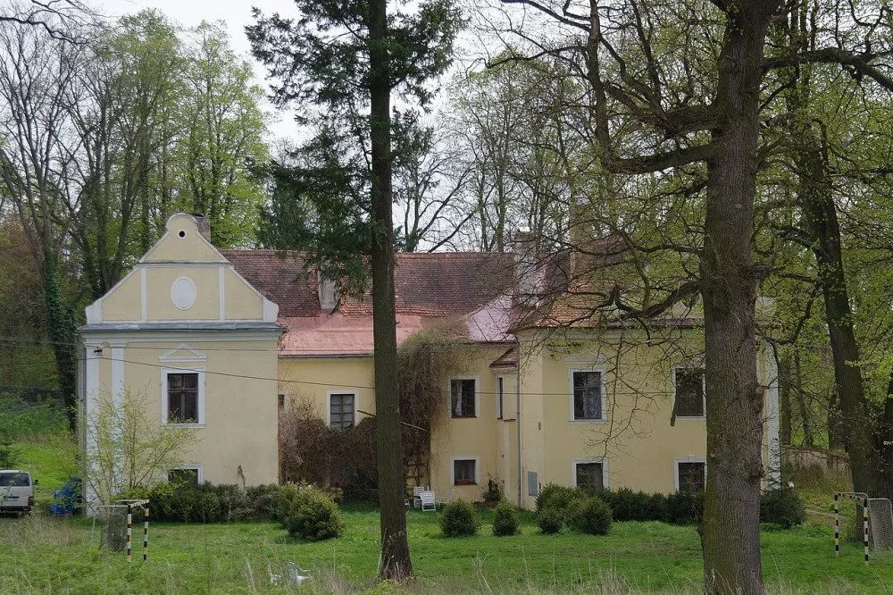 Ruská majitelka zámku v Otíně u Klatov ve svém objektu ubytovala už začátkem března rodinu uprchlíků z Ukrajiny