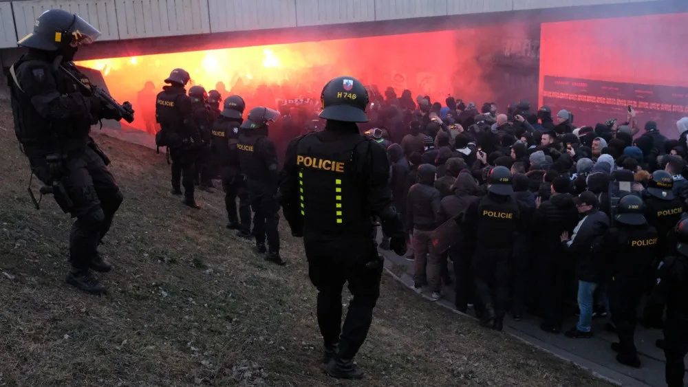 Policisté v Plzni mají bohaté zkušenosti se zvládáním problémových fanoušků