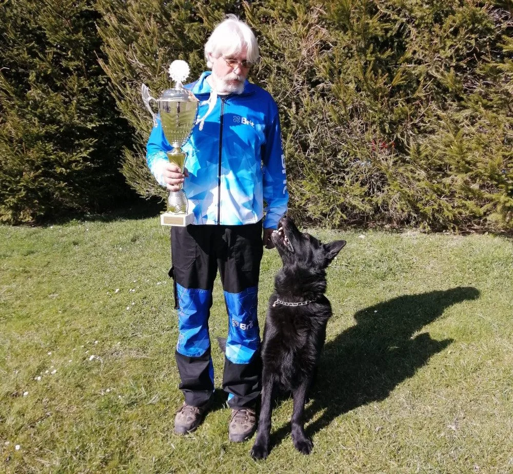 Eso mezi stopaři je služební pes Hektor. S policejním psovodem Petrem Zifčákem sbírá jednu trofej za druhou