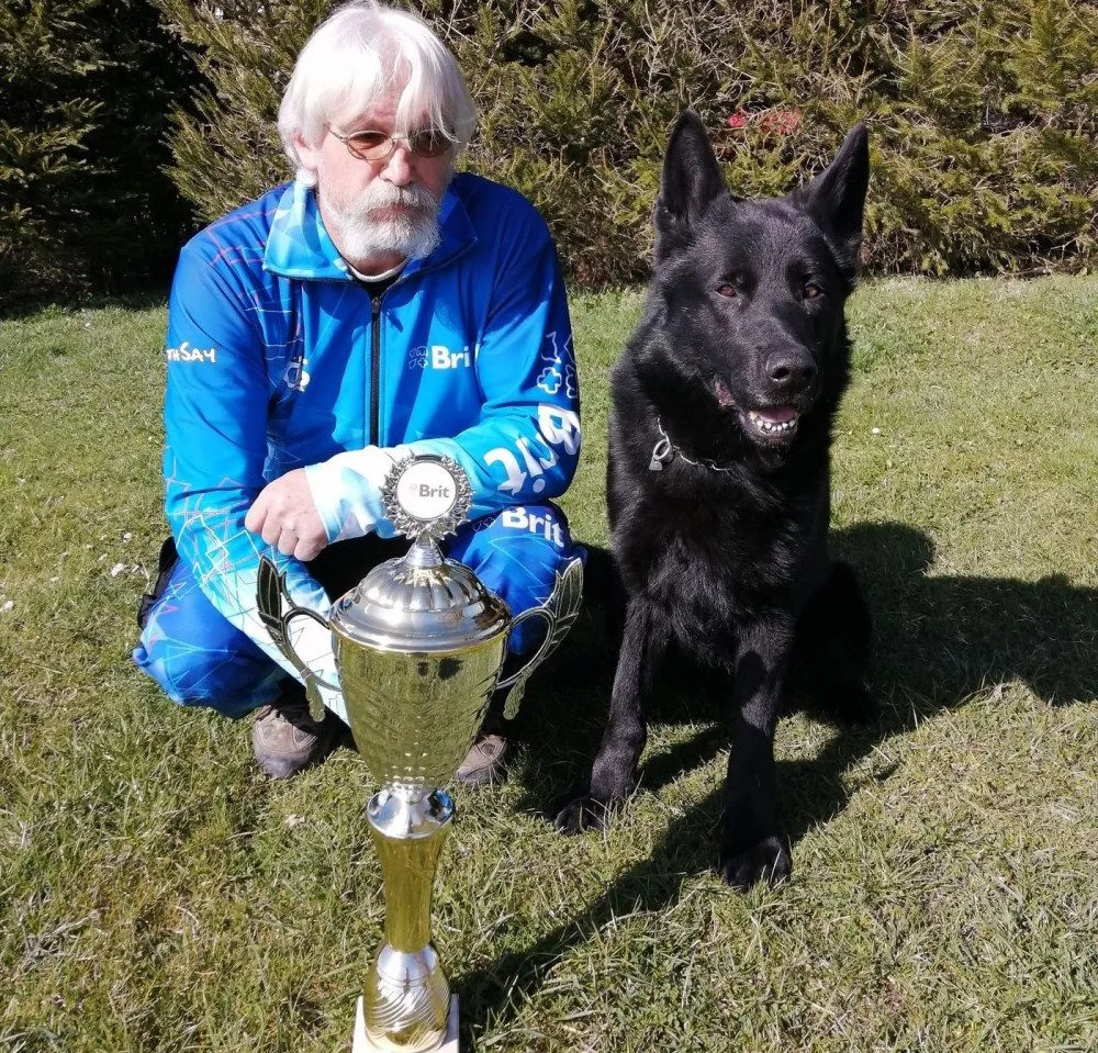 Eso mezi stopaři je služební pes Hektor. S policejním psovodem Petrem Zifčákem sbírá jednu trofej za druhou