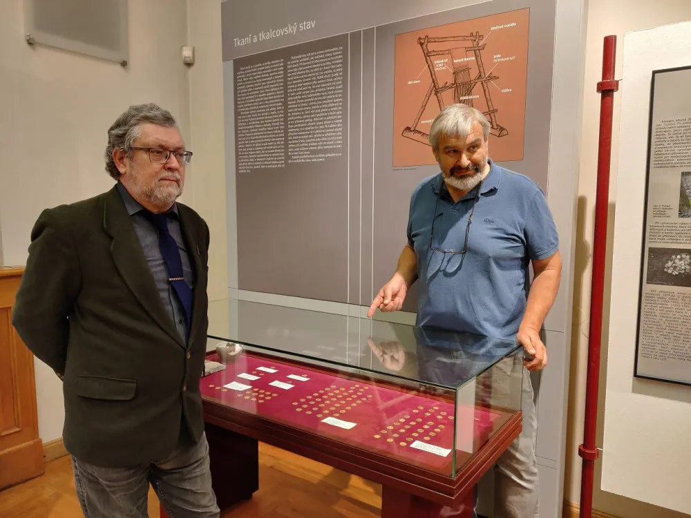 Numismatik Miroslav Hus a archeolog Milan Metlička