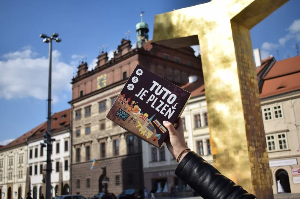Tuto je Plzeň, grafička vytvořila originální deskovku, která představuje Plzeň i nabízí zajímavé tipy na výlety