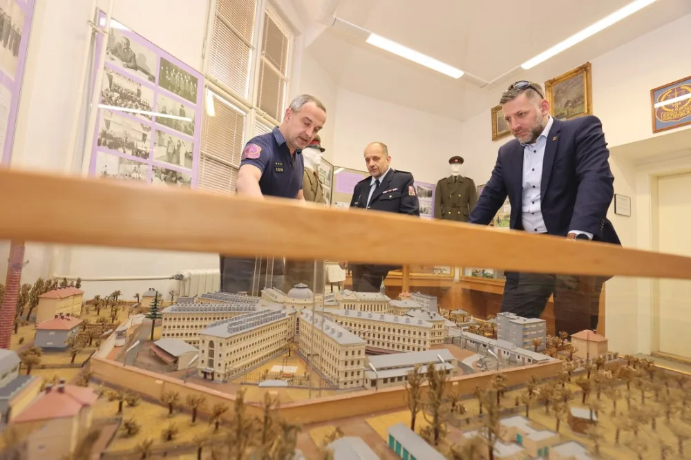 Hejtman Rudolf Špoták v rámci spolupráce s Věznicí Plzeň navštívil její prostory a setkal se se zástupci vedení zařízení
