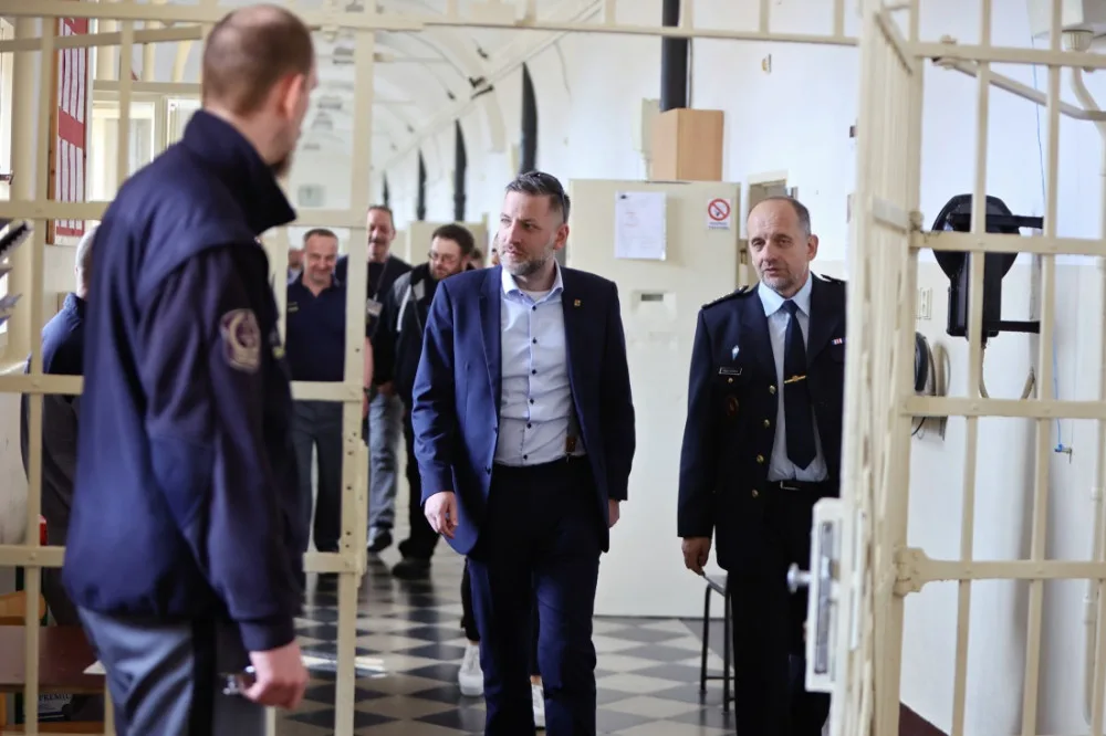 Hejtman Rudolf Špoták v rámci spolupráce s Věznicí Plzeň navštívil její prostory a setkal se se zástupci vedení zařízení