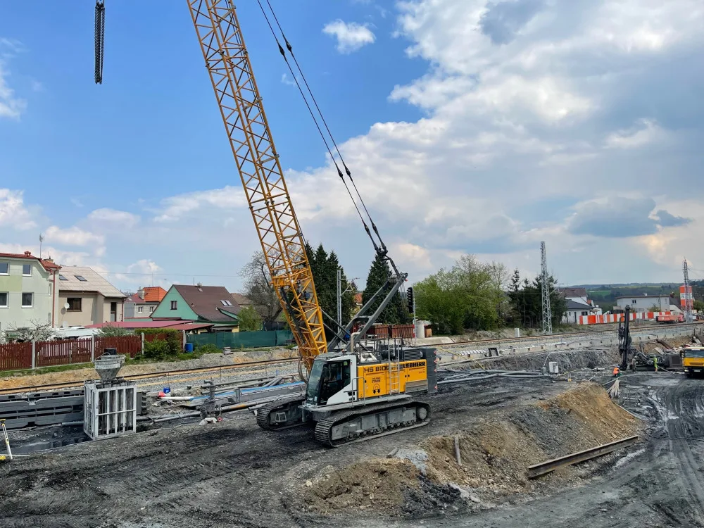 Nový tunel pro automobilovou dopravu v délce 300 metrů vzniká pod železniční tratí v Plzni-Božkově
